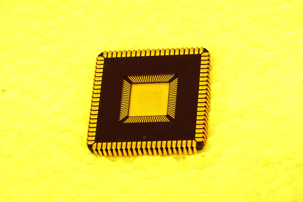 Keramikgehäuse für Chips